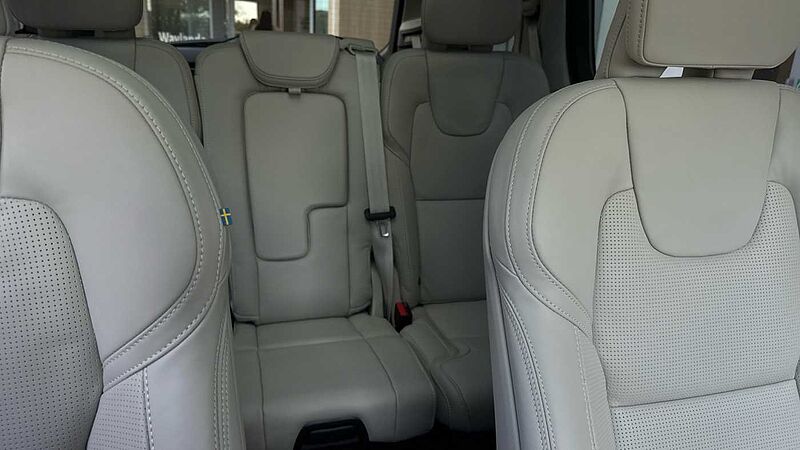 Volvo XC90 Ultra, T8 AWD Plug-in hybrid, Electric/Petrol, Dark, 7 Seats