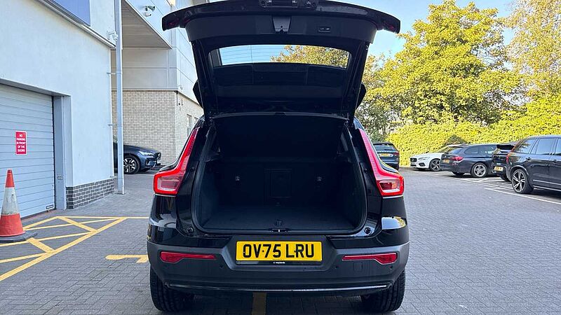 Volvo XC40 Ultra, B4 Mild hybrid, Petrol, Dark