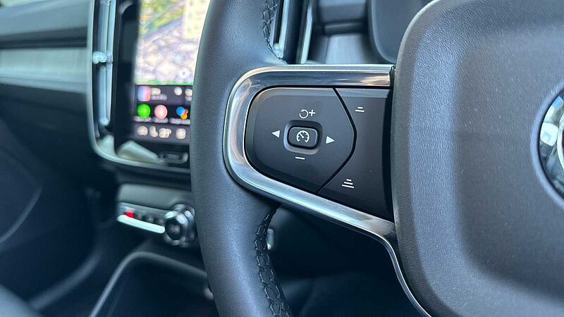 Volvo XC40 Ultra, B4 Mild hybrid, Petrol, Dark