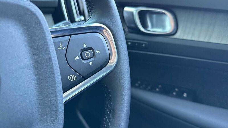 Volvo XC40 Ultra, B4 Mild hybrid, Petrol, Dark