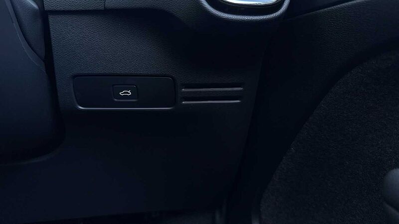 Volvo XC40 Ultra, B4 Mild hybrid, Petrol, Dark
