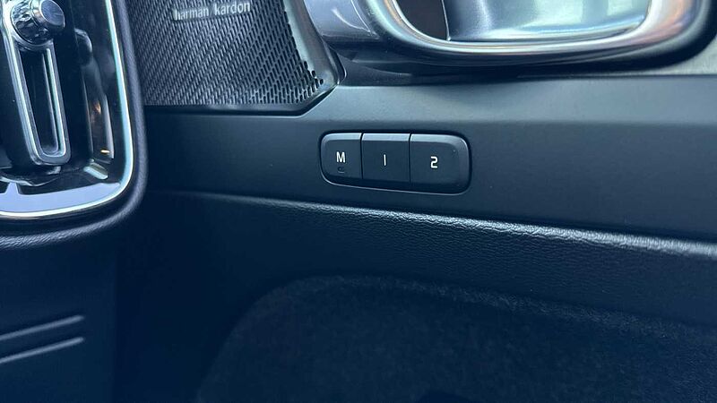 Volvo XC40 Ultra, B4 Mild hybrid, Petrol, Dark