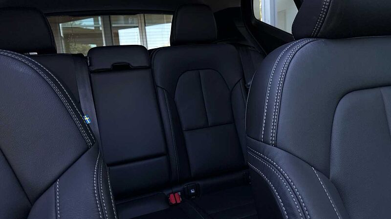 Volvo XC40 Ultra, B4 Mild hybrid, Petrol, Dark