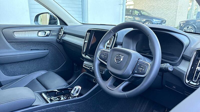 Volvo XC40 Ultra, B4 Mild hybrid, Petrol, Dark