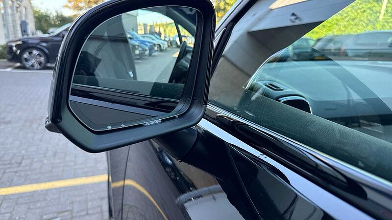 Volvo XC40 Ultra, B4 Mild hybrid, Petrol, Dark