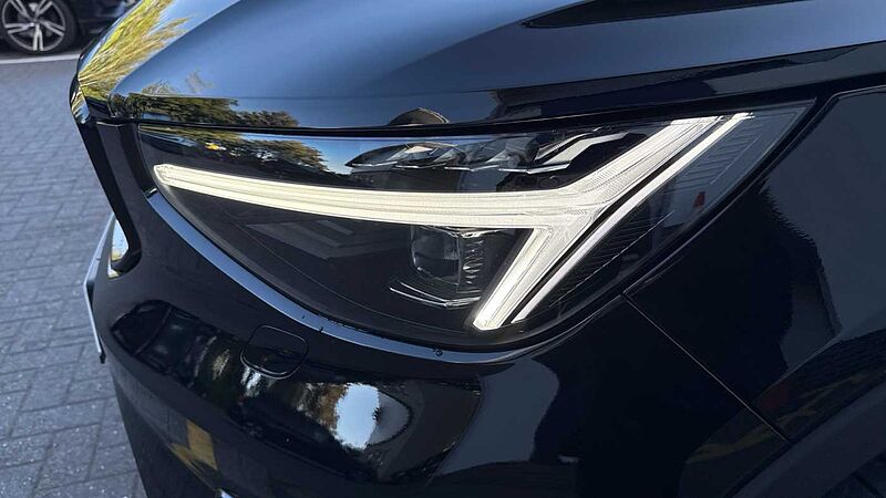 Volvo XC40 Ultra, B4 Mild hybrid, Petrol, Dark
