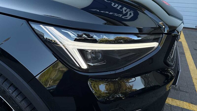 Volvo XC40 Ultra, B4 Mild hybrid, Petrol, Dark