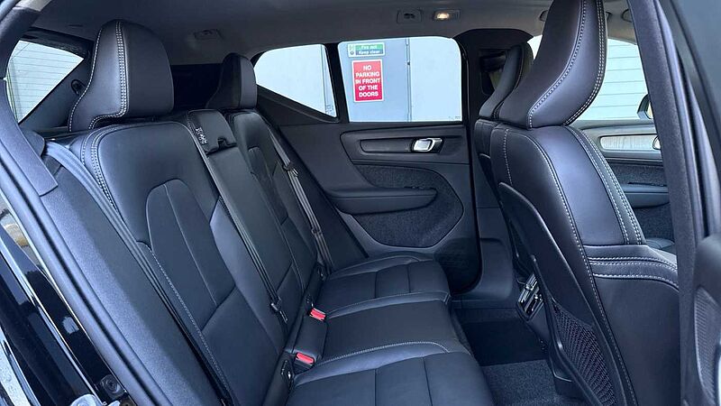 Volvo XC40 Ultra, B4 Mild hybrid, Petrol, Dark