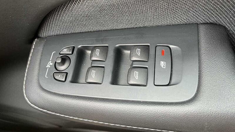 Volvo S60 2.0 B5P R DESIGN 4dr Auto Petrol Saloon