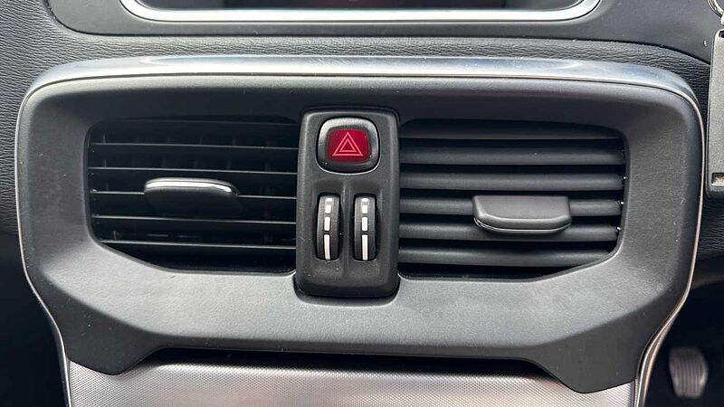 Volvo V40 Cross Country T3 Pro Manual