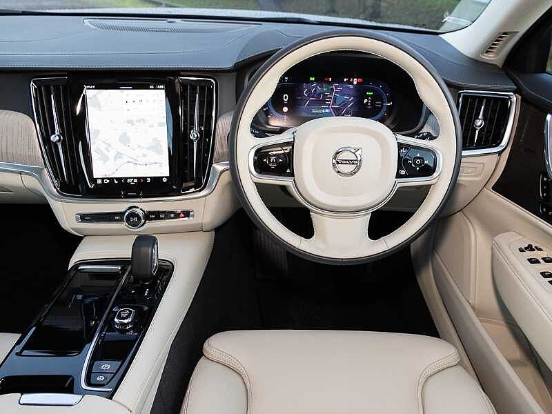 Volvo V90 Plus, T6 AWD Plug-in hybrid, Electric/Petrol, Dark