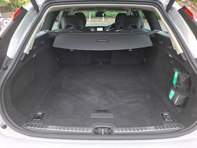 Volvo V90 Plus, T6 AWD Plug-in hybrid, Electric/Petrol, Dark