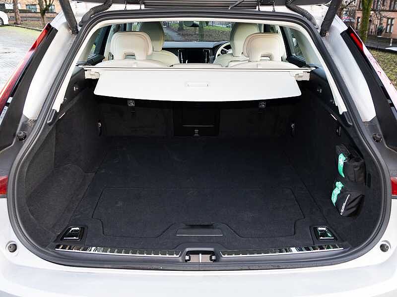 Volvo V90 Plus, T6 AWD Plug-in hybrid, Electric/Petrol, Dark