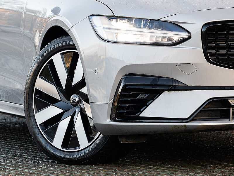 Volvo V90 Plus, T6 AWD Plug-in hybrid, Electric/Petrol, Dark