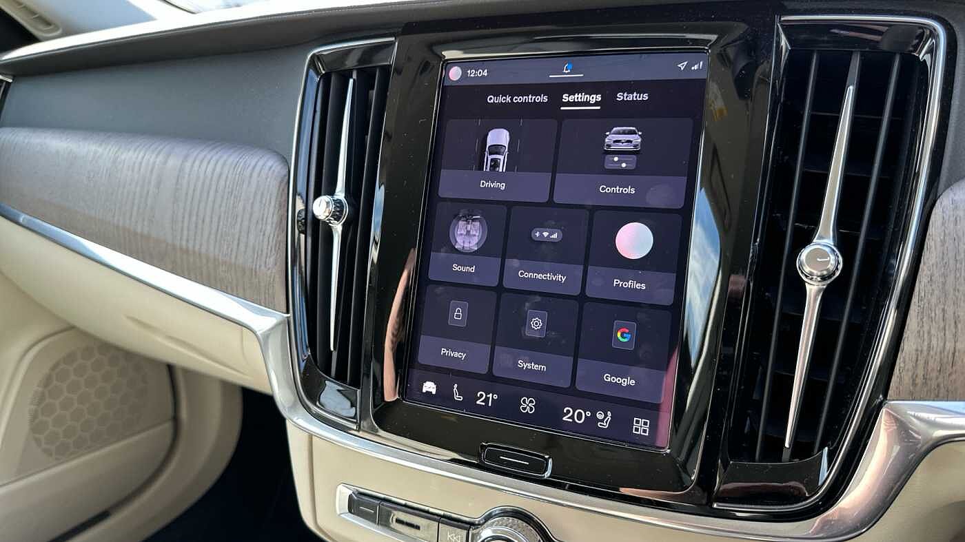 Volvo S90 Recharge Plus, T8 AWD plug-in hybrid, Electric/Petrol, Bright