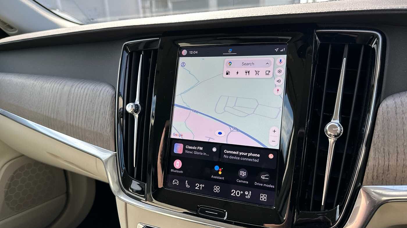 Volvo S90 Recharge Plus, T8 AWD plug-in hybrid, Electric/Petrol, Bright