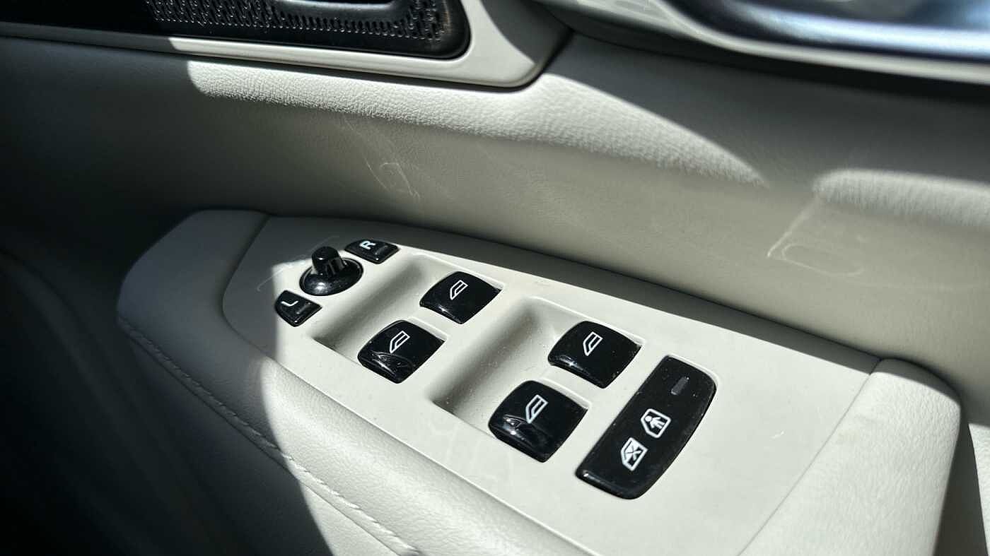Volvo S90 Recharge Plus, T8 AWD plug-in hybrid, Electric/Petrol, Bright