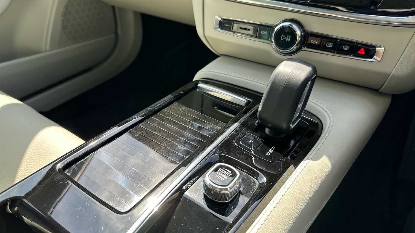 Volvo S90 Recharge Plus, T8 AWD plug-in hybrid, Electric/Petrol, Bright