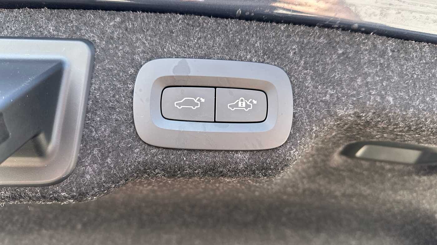 Volvo S90 Recharge Plus, T8 AWD plug-in hybrid, Electric/Petrol, Bright