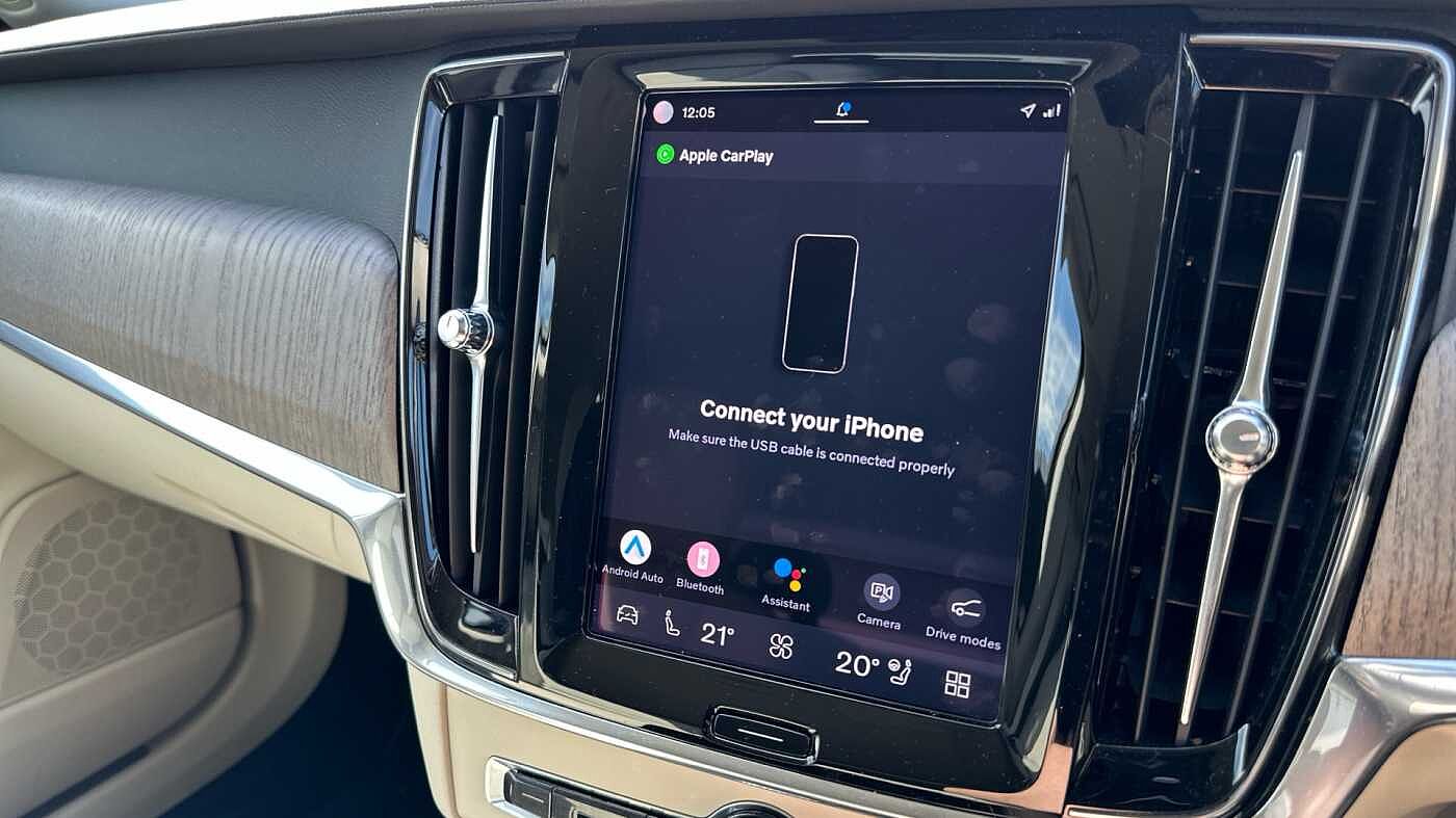 Volvo S90 Recharge Plus, T8 AWD plug-in hybrid, Electric/Petrol, Bright