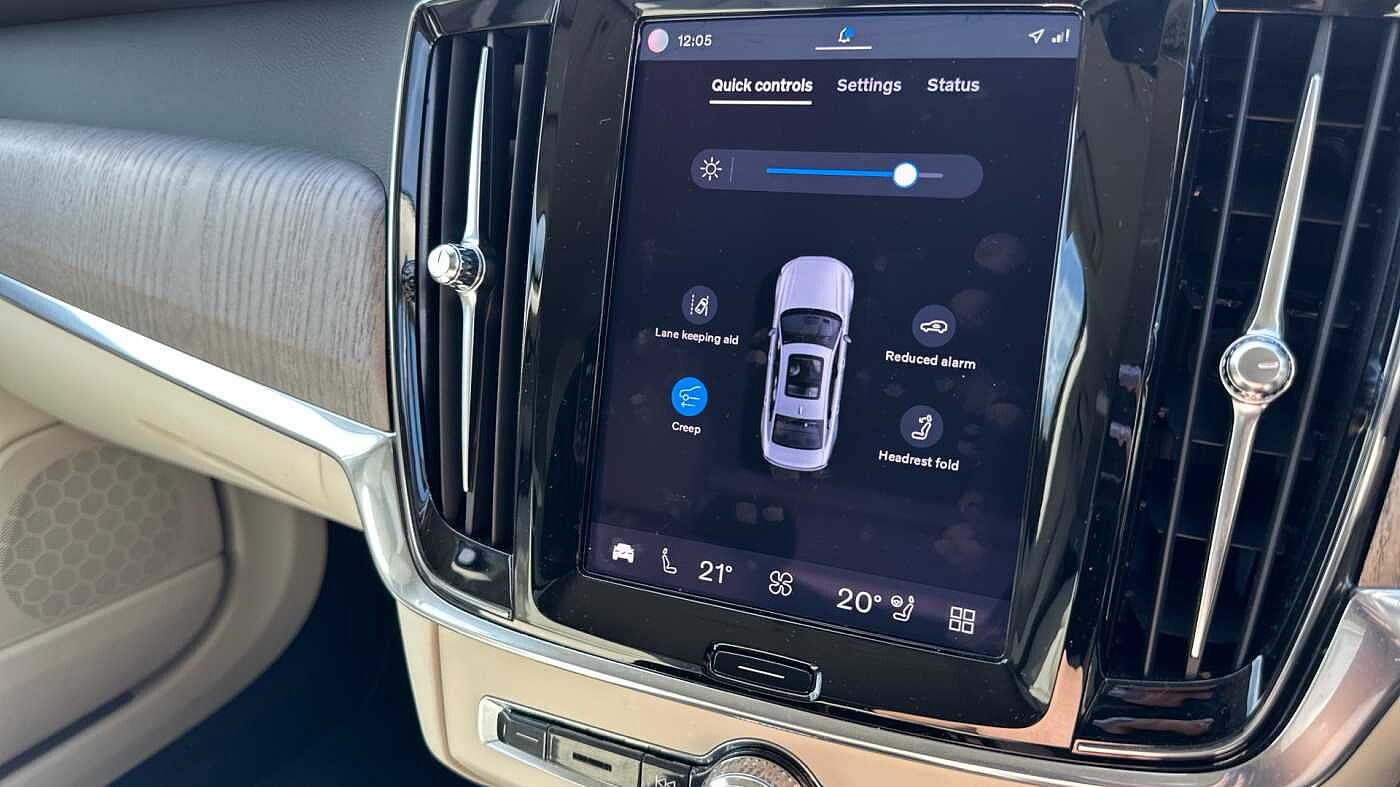 Volvo S90 Recharge Plus, T8 AWD plug-in hybrid, Electric/Petrol, Bright