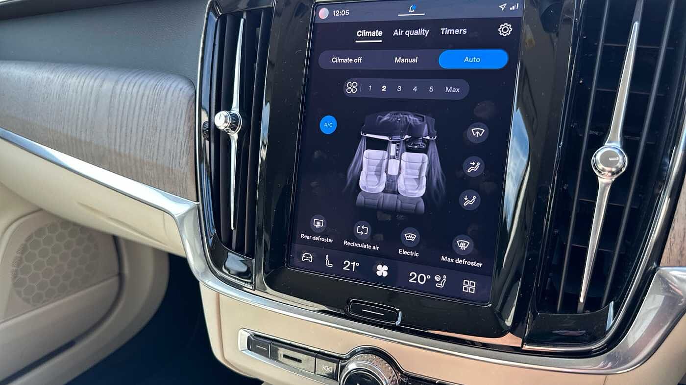 Volvo S90 Recharge Plus, T8 AWD plug-in hybrid, Electric/Petrol, Bright