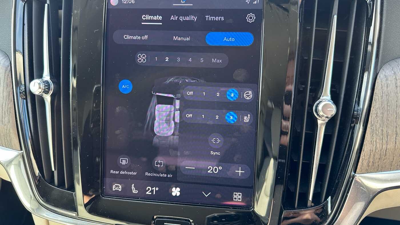 Volvo S90 Recharge Plus, T8 AWD plug-in hybrid, Electric/Petrol, Bright