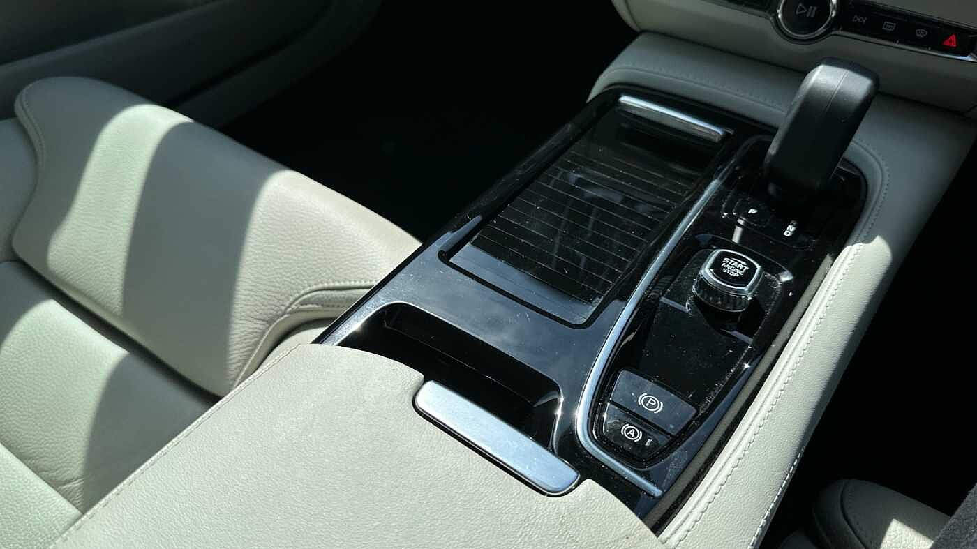 Volvo S90 Recharge Plus, T8 AWD plug-in hybrid, Electric/Petrol, Bright