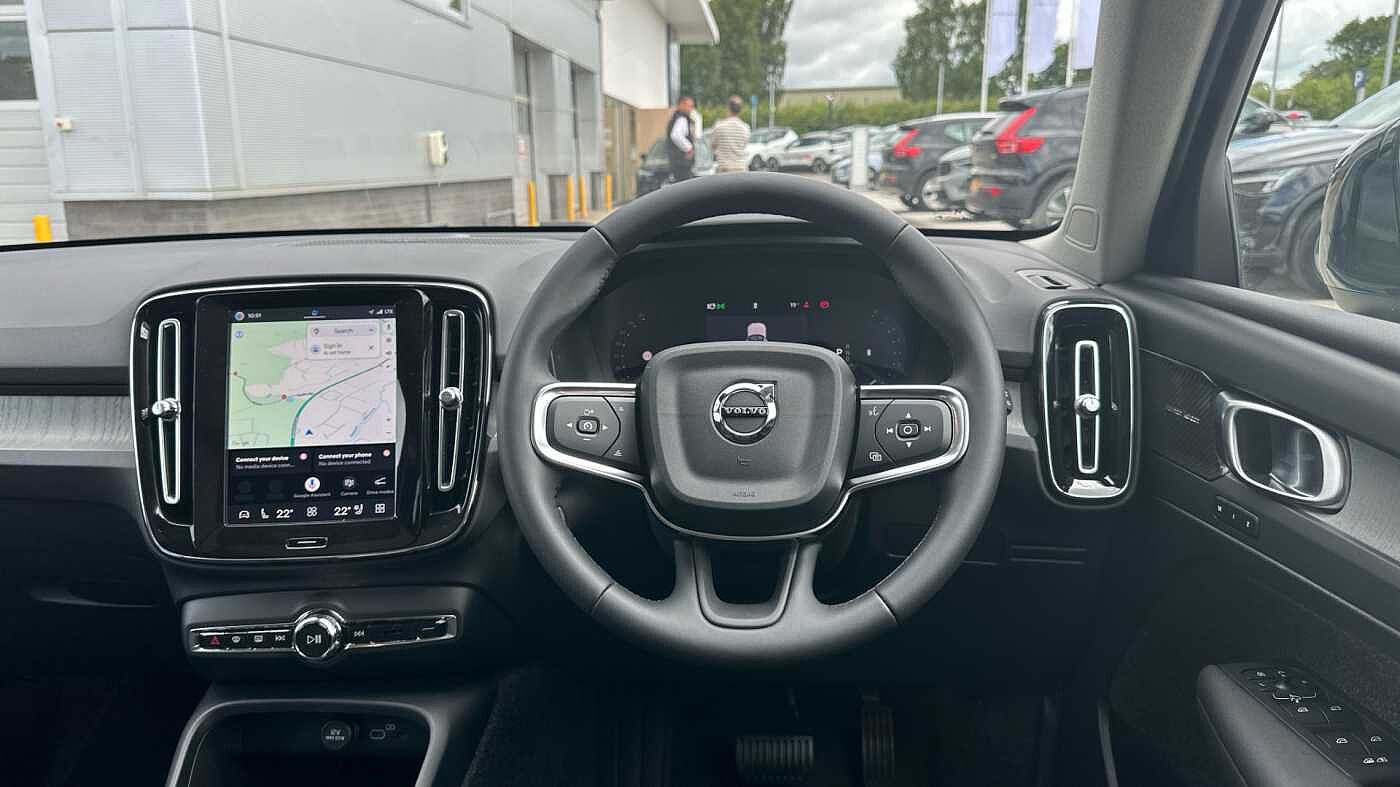 Volvo XC40 Ultra, B3 Mild hybrid, Petrol, Dark