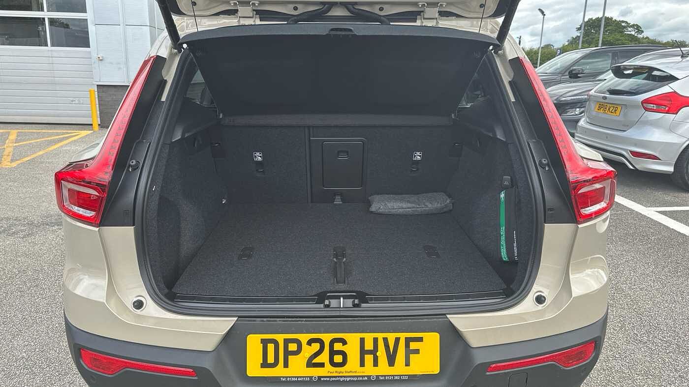 Volvo XC40 Ultra, B3 Mild hybrid, Petrol, Dark