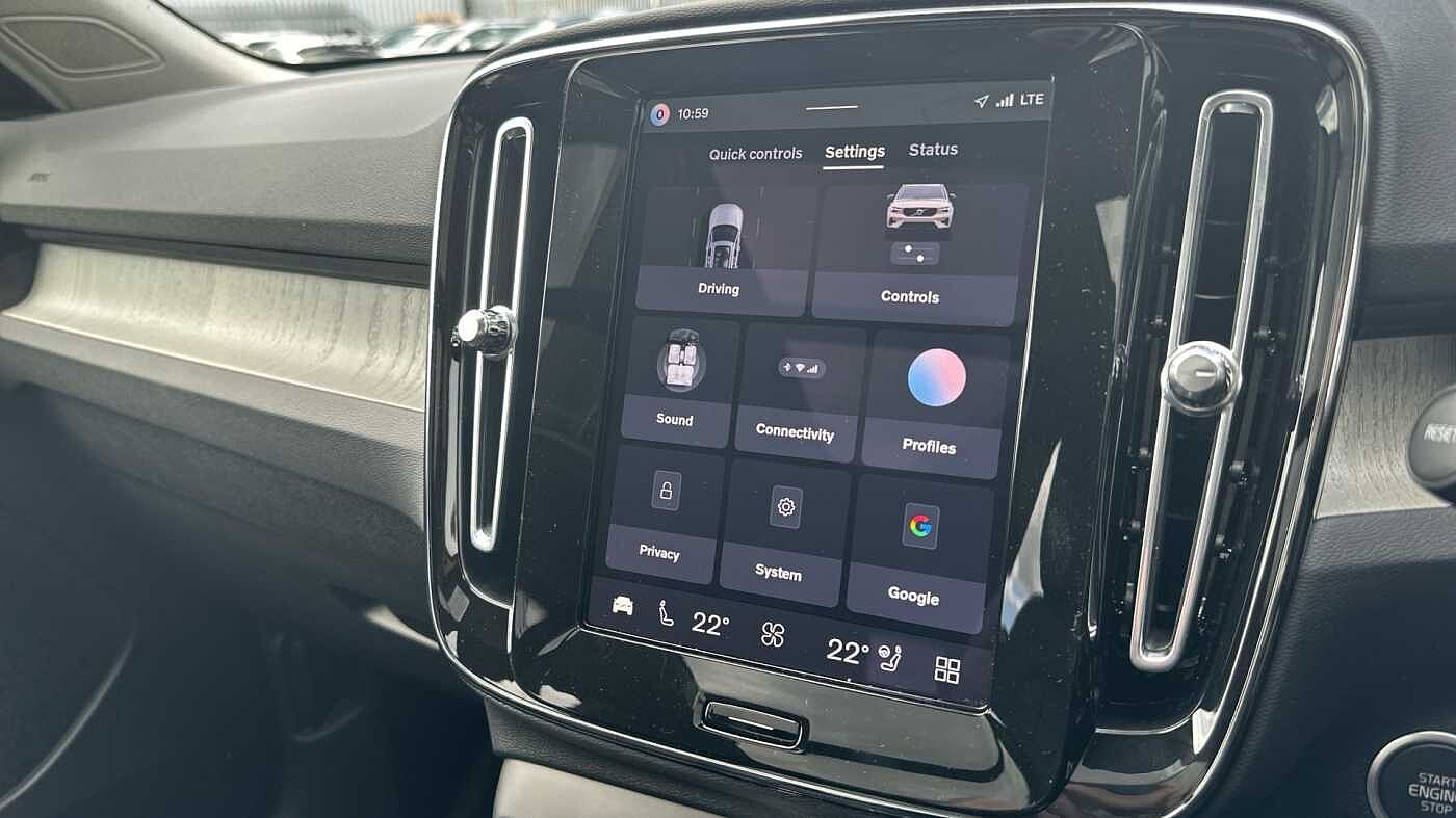 Volvo XC40 Ultra, B3 Mild hybrid, Petrol, Dark