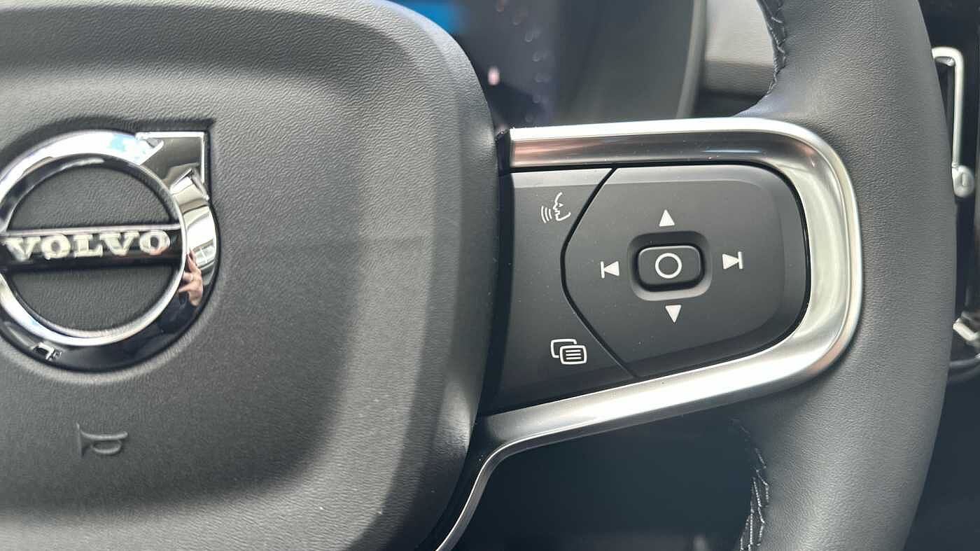 Volvo XC40 Ultra, B3 Mild hybrid, Petrol, Dark