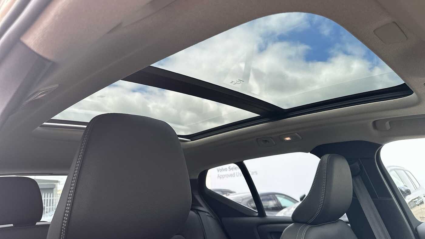 Volvo XC40 Ultra, B3 Mild hybrid, Petrol, Dark