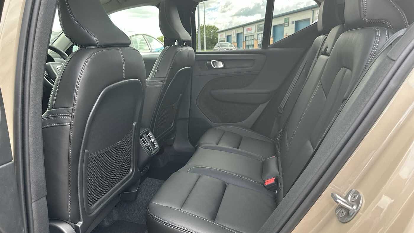 Volvo XC40 Ultra, B3 Mild hybrid, Petrol, Dark