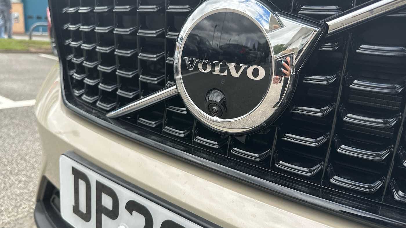 Volvo XC40 Ultra, B3 Mild hybrid, Petrol, Dark