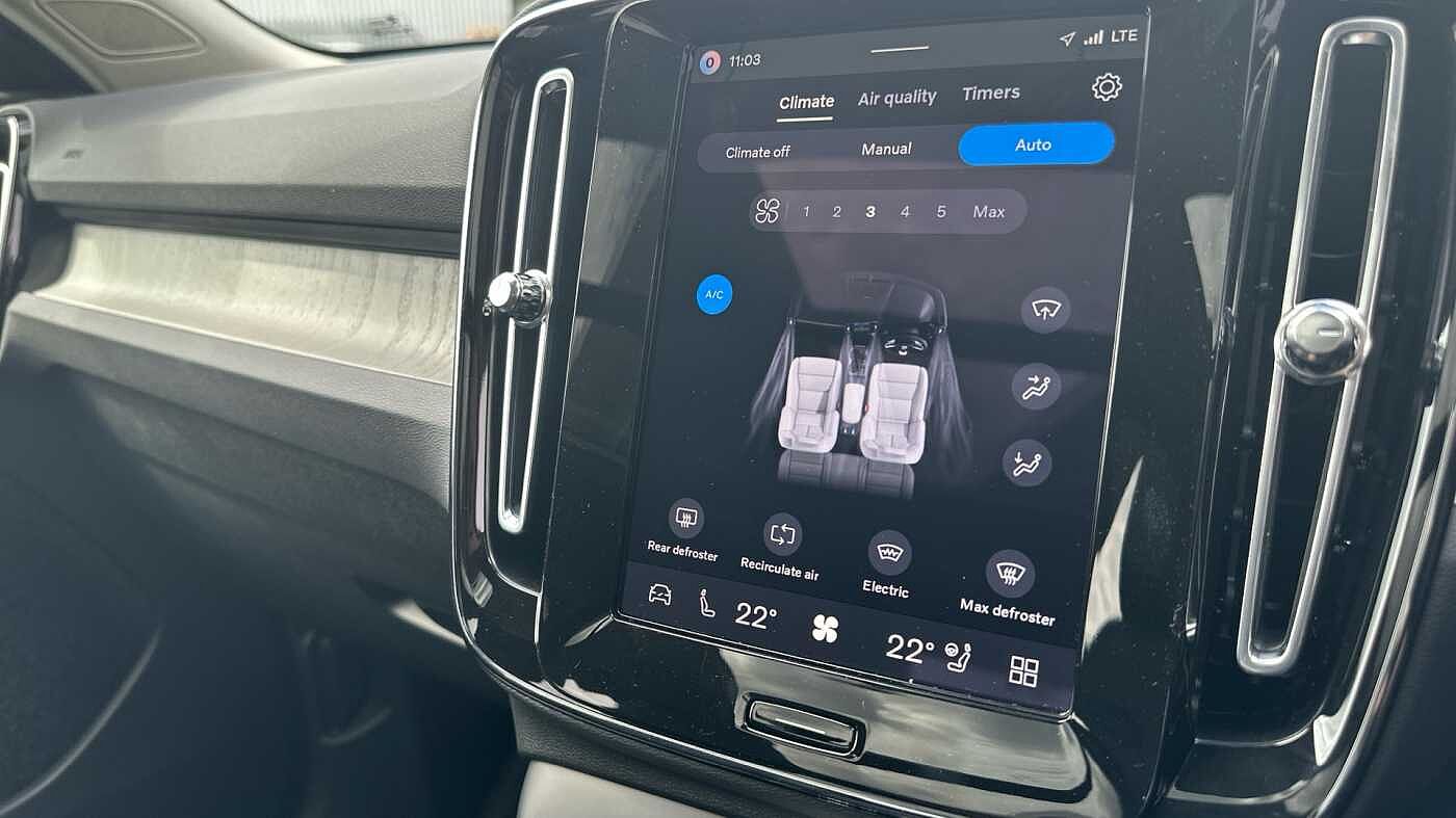 Volvo XC40 Ultra, B3 Mild hybrid, Petrol, Dark