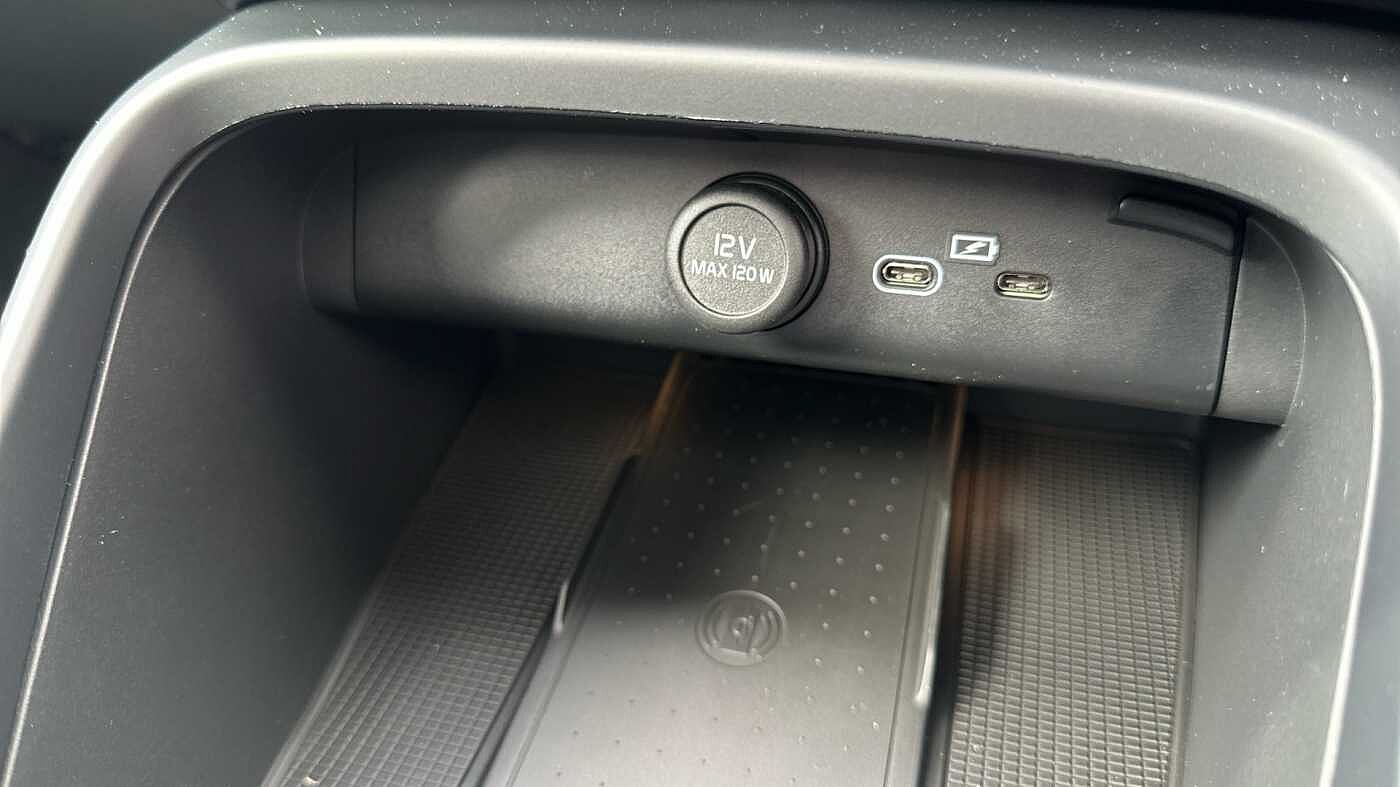 Volvo XC40 Ultra, B3 Mild hybrid, Petrol, Dark