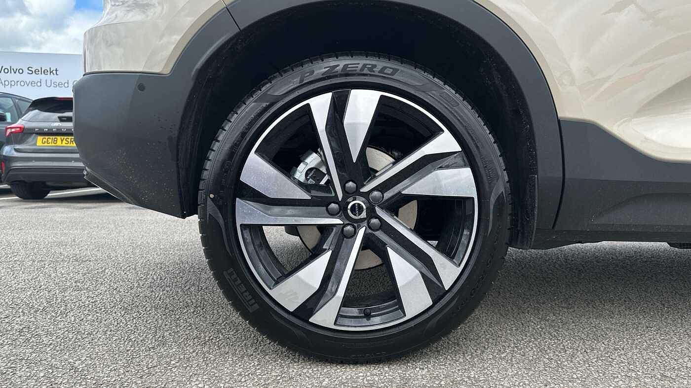 Volvo XC40 Ultra, B3 Mild hybrid, Petrol, Dark