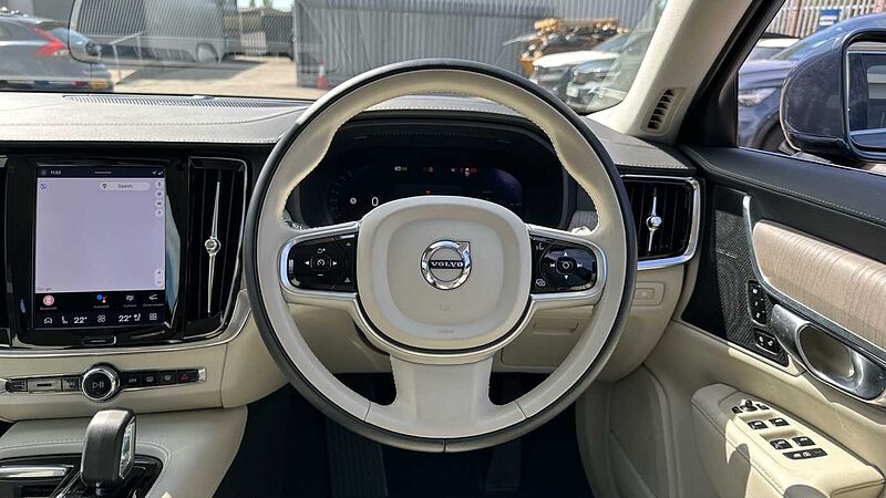 Volvo S90 Recharge Plus, T8 AWD plug-in hybrid, Electric/Petrol, Bright