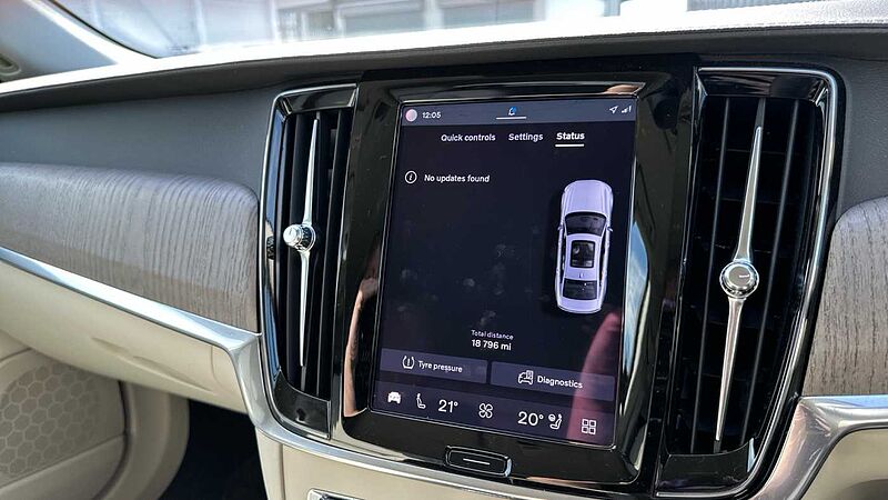 Volvo S90 Recharge Plus, T8 AWD plug-in hybrid, Electric/Petrol, Bright
