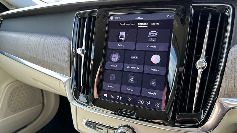Volvo S90 Recharge Plus, T8 AWD plug-in hybrid, Electric/Petrol, Bright