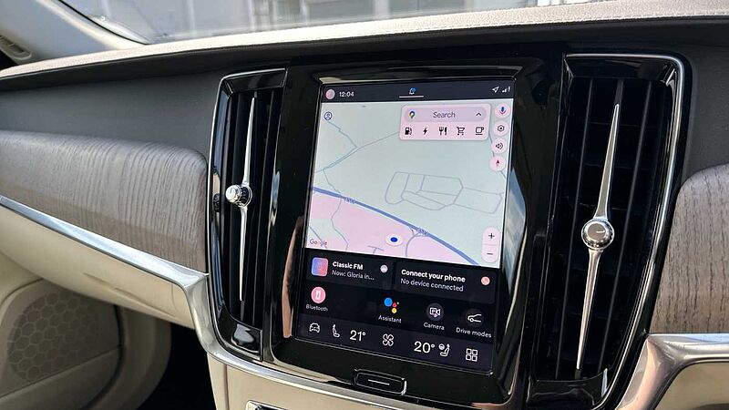 Volvo S90 Recharge Plus, T8 AWD plug-in hybrid, Electric/Petrol, Bright