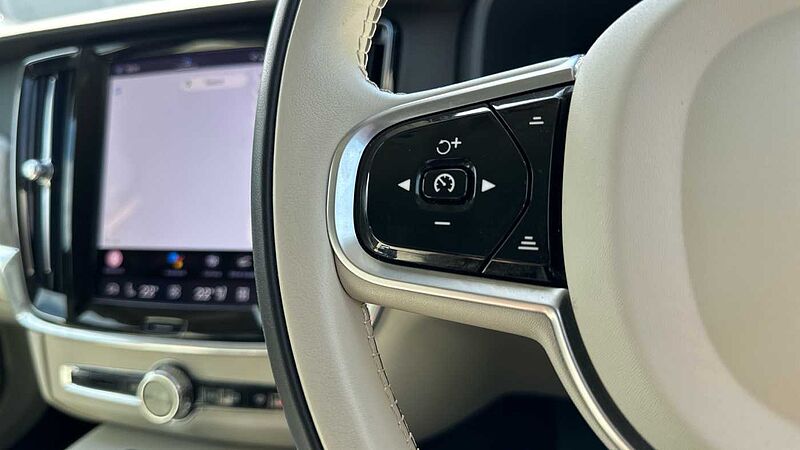 Volvo S90 Recharge Plus, T8 AWD plug-in hybrid, Electric/Petrol, Bright