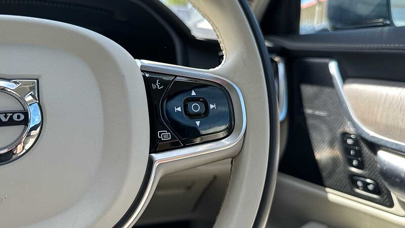 Volvo S90 Recharge Plus, T8 AWD plug-in hybrid, Electric/Petrol, Bright