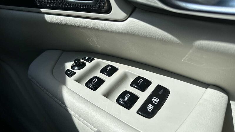 Volvo S90 Recharge Plus, T8 AWD plug-in hybrid, Electric/Petrol, Bright