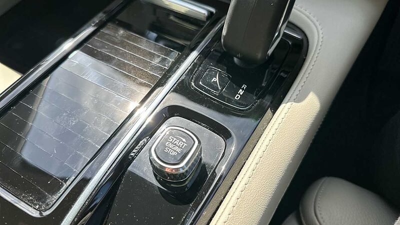 Volvo S90 Recharge Plus, T8 AWD plug-in hybrid, Electric/Petrol, Bright