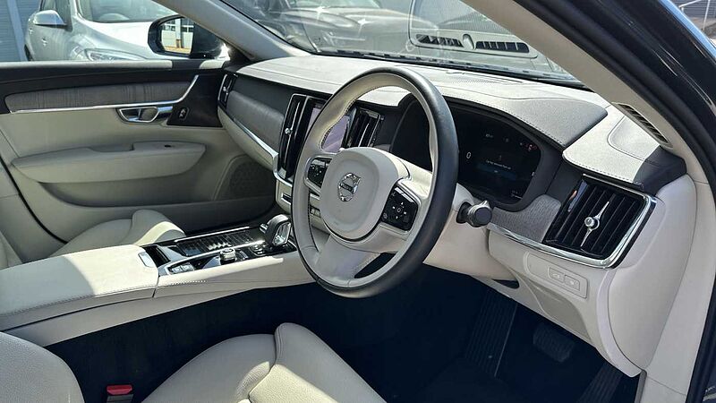 Volvo S90 Recharge Plus, T8 AWD plug-in hybrid, Electric/Petrol, Bright
