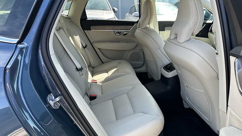 Volvo S90 Recharge Plus, T8 AWD plug-in hybrid, Electric/Petrol, Bright