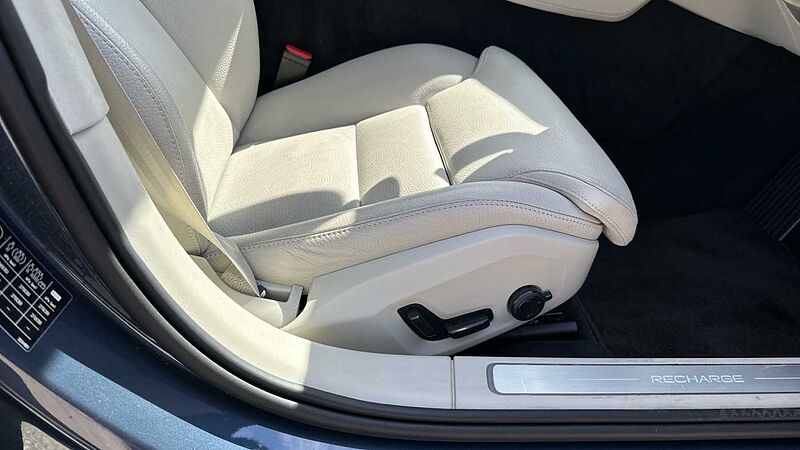Volvo S90 Recharge Plus, T8 AWD plug-in hybrid, Electric/Petrol, Bright