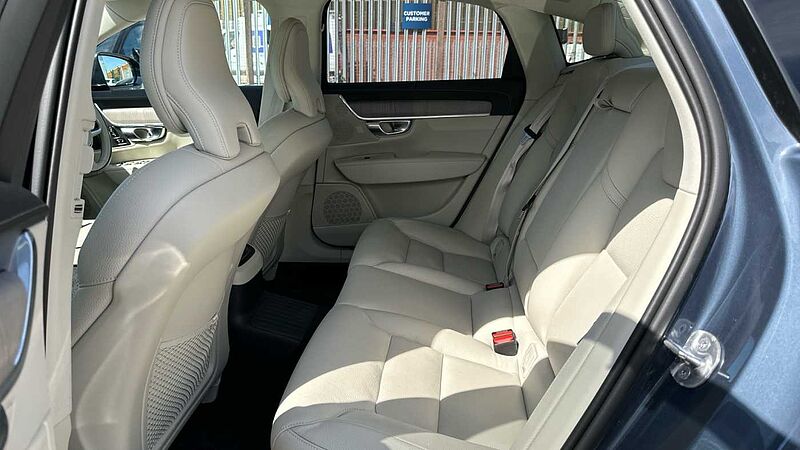 Volvo S90 Recharge Plus, T8 AWD plug-in hybrid, Electric/Petrol, Bright